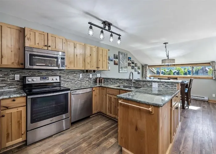 Vp-a105 Village Point 3br 3ba Apartment