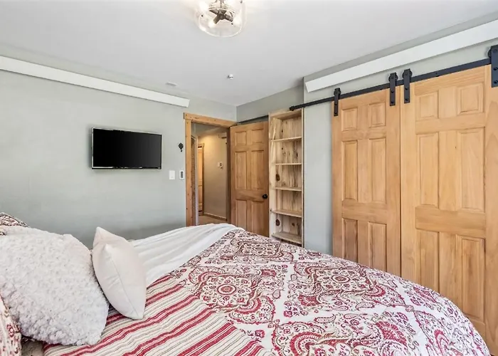 Vp-a105 Village Point 3br 3ba *